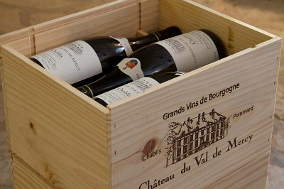 Chablis in wooden box (6)